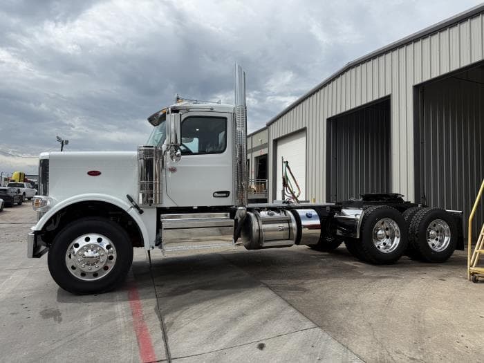 2026 Peterbilt 589 — photo 2