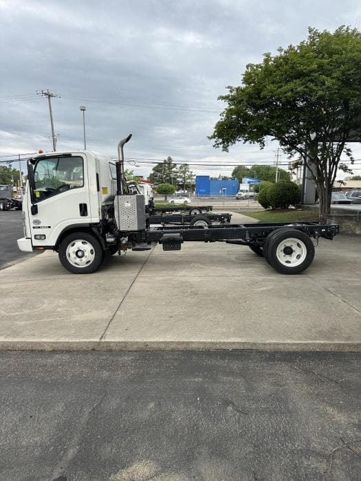 2024 Isuzu NRR — photo 2