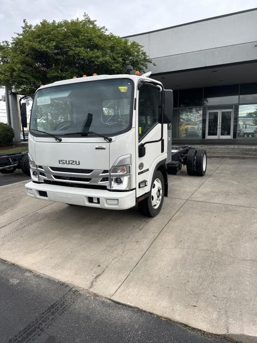 2024 Isuzu NRR — photo 3