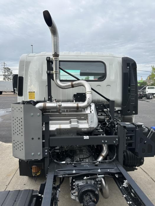 2024 Isuzu NRR — photo 8