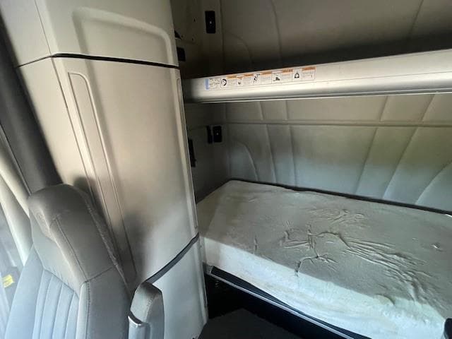 2022 Peterbilt 579 — photo 19