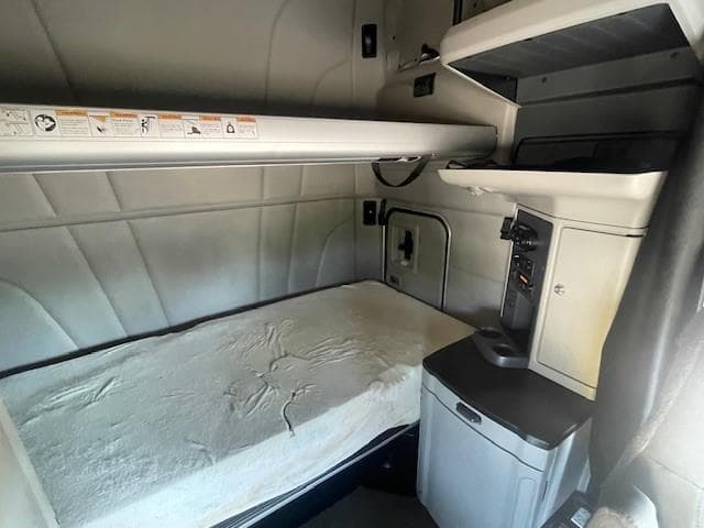 2022 Peterbilt 579 — photo 20