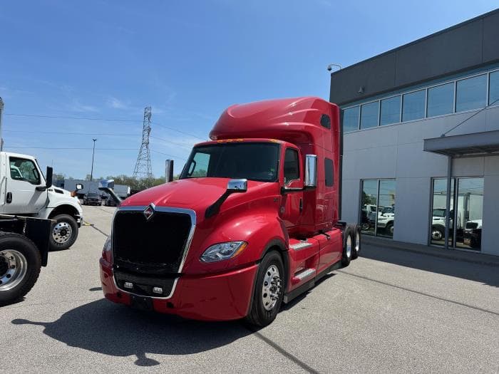 2026 International LT — photo 2