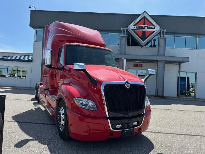 2026 International LT — photo 4