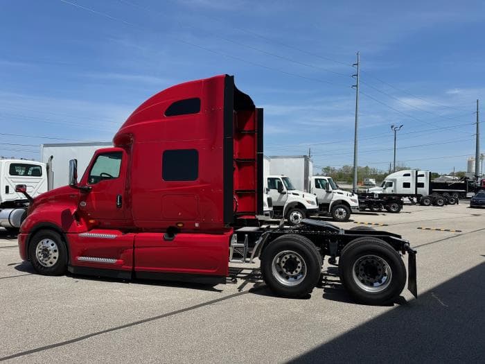 2026 International LT — photo 5