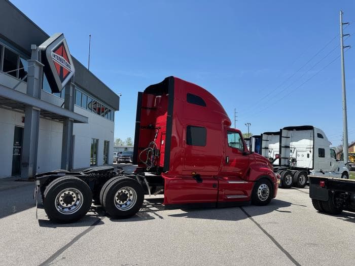 2026 International LT — photo 9