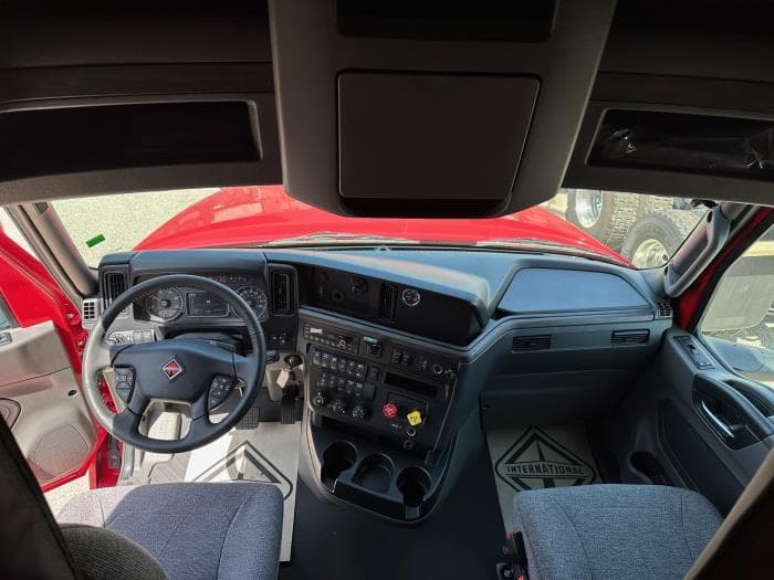 2026 International LT — photo 14