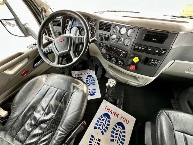 2020 Peterbilt 579 — photo 13