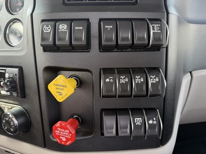 2026 Peterbilt 589 — photo 41