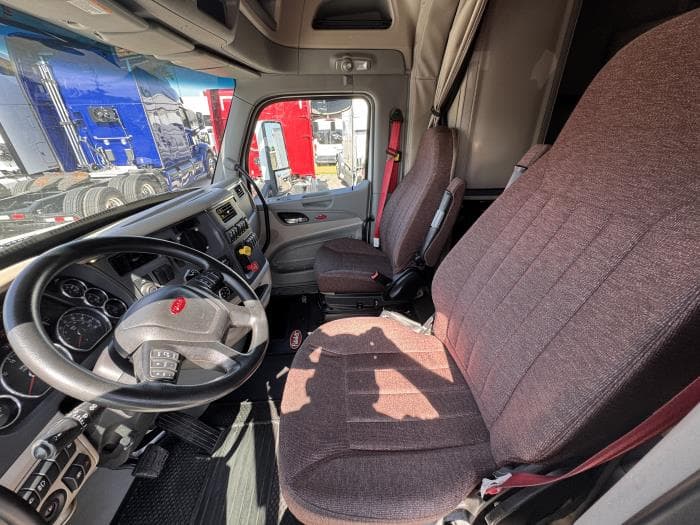 2022 Peterbilt 567 — photo 12