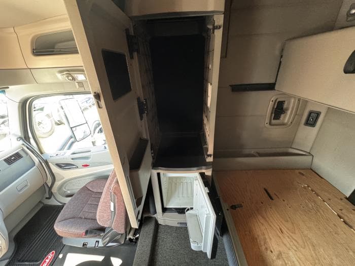 2022 Peterbilt 567 — photo 18