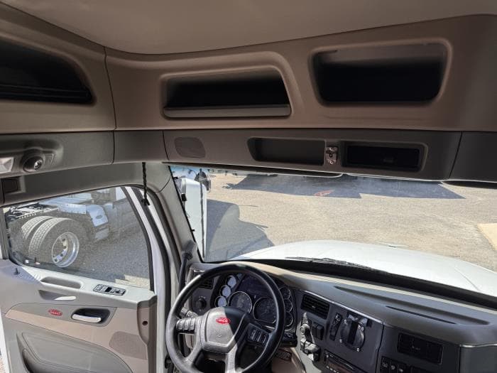 2022 Peterbilt 567 — photo 24