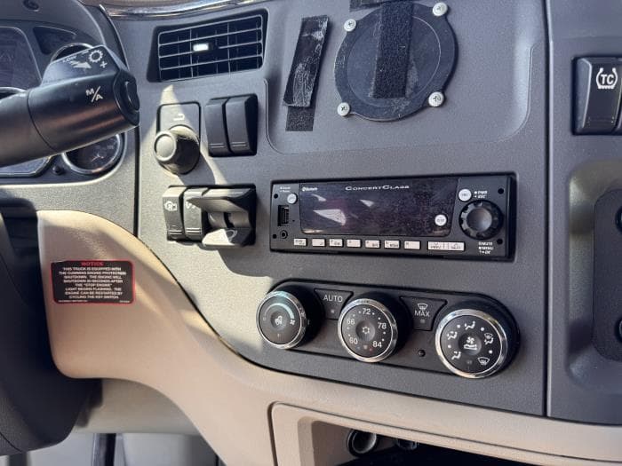 2022 Peterbilt 567 — photo 21