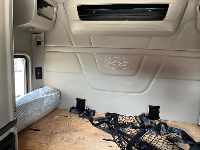 2021 Peterbilt 579 — photo 10