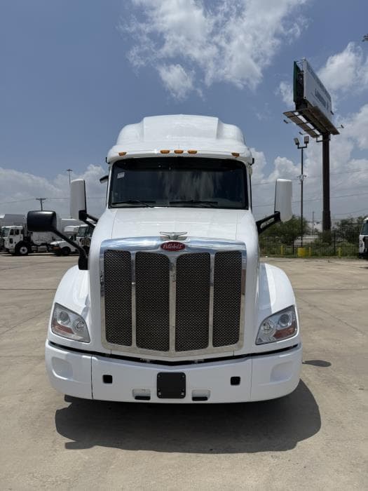 2022 Peterbilt 579 — photo 3