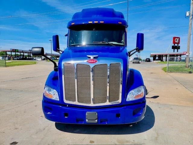 2022 Peterbilt 579 — photo 5