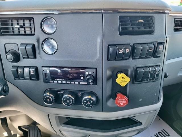 2022 Peterbilt 579 — photo 18