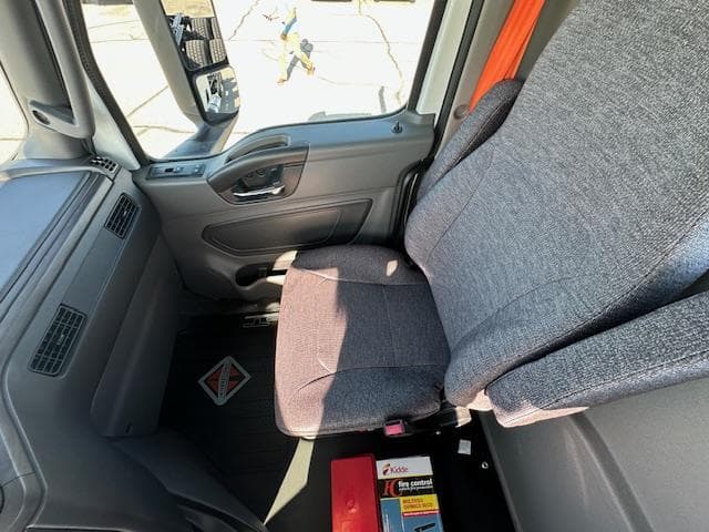 2026 International LT — photo 25