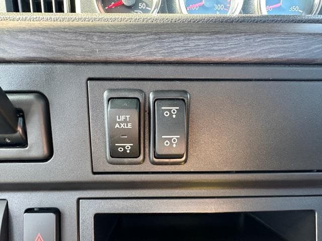 2026 International LT — photo 28