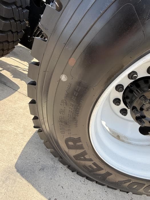 2025 Peterbilt 520 — photo 8