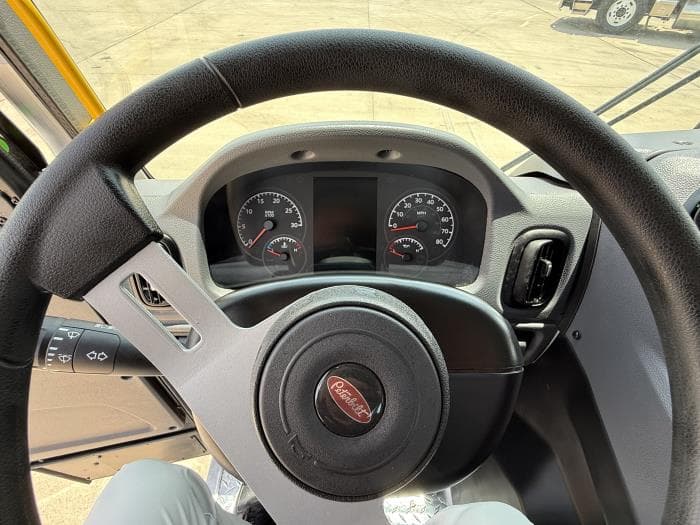 2025 Peterbilt 520 — photo 11