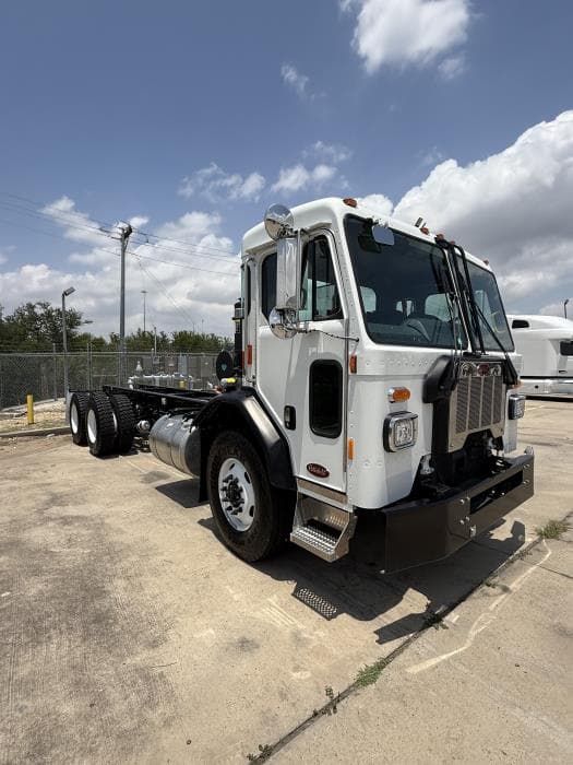 2025 Peterbilt 520 — photo 10