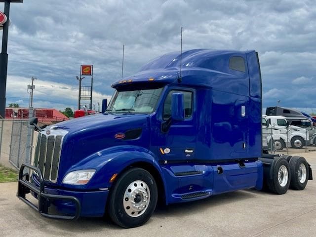 2022 Peterbilt 579 — photo 2