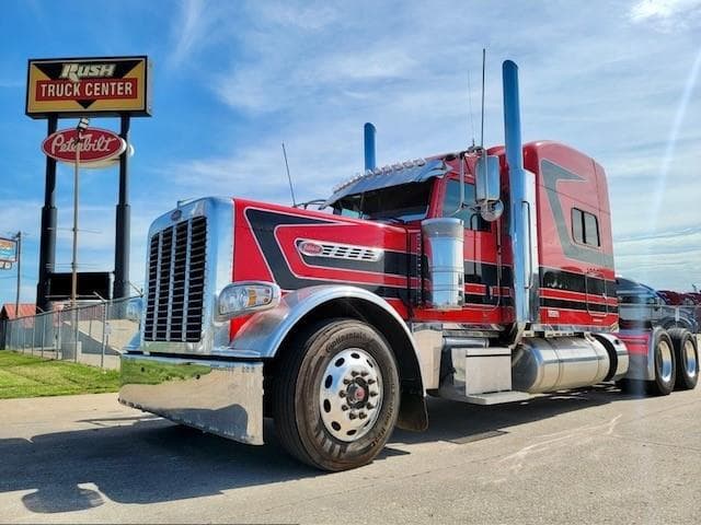 2022 Peterbilt 389 — photo 2