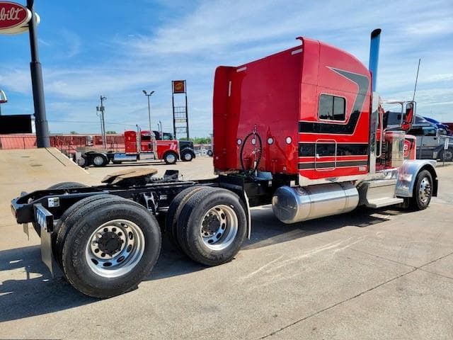 2022 Peterbilt 389 — photo 5