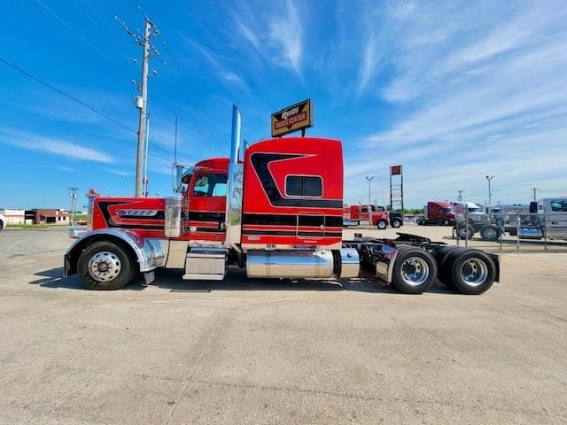 2022 Peterbilt 389 — photo 7