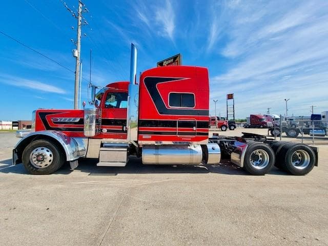 2022 Peterbilt 389 — photo 10
