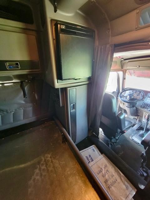 2022 Peterbilt 389 — photo 21