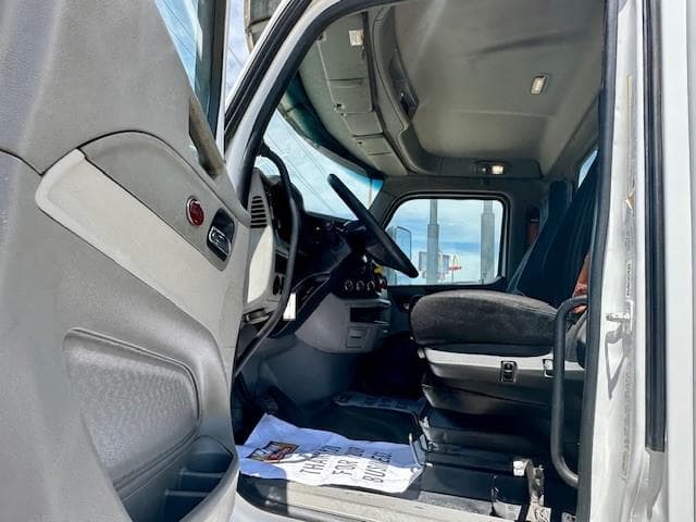 2021 Peterbilt 579 — photo 12