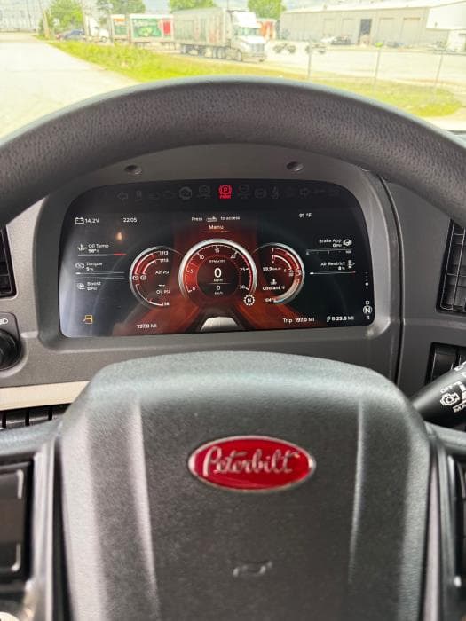 2022 Peterbilt 579 — photo 2