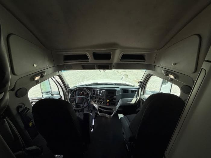 2022 Peterbilt 579 — photo 10
