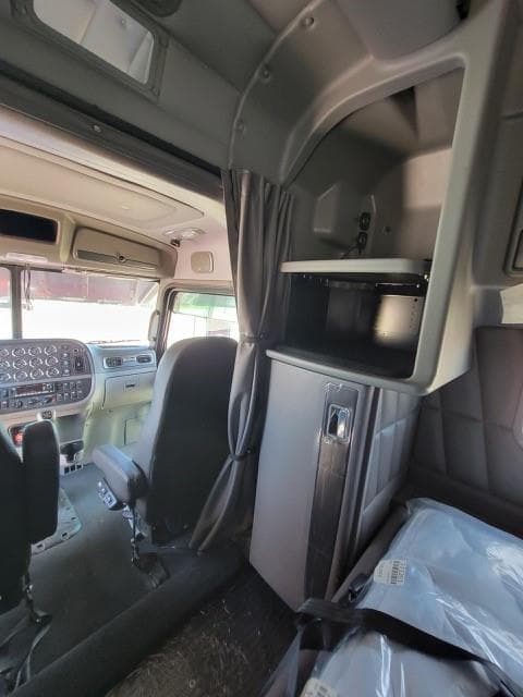 2022 Peterbilt 389 — photo 20