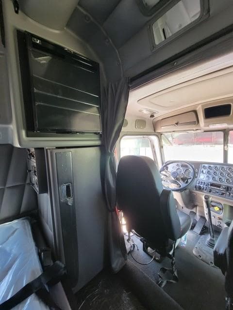 2022 Peterbilt 389 — photo 21
