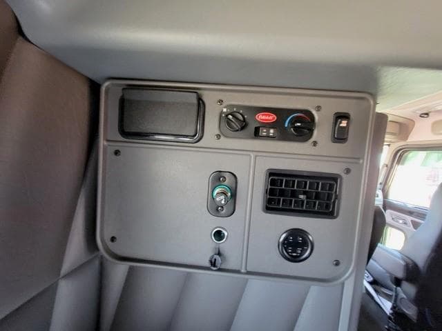 2022 Peterbilt 389 — photo 23