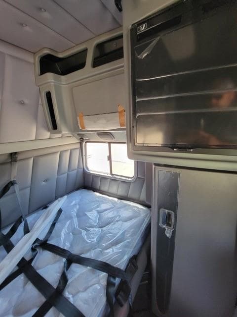 2022 Peterbilt 389 — photo 24