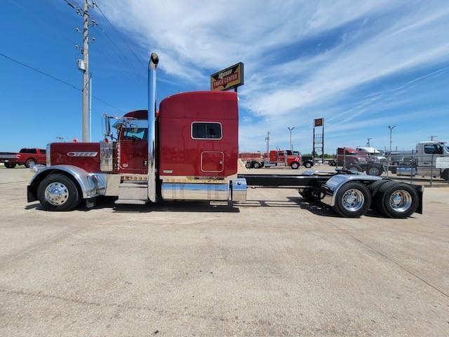 2022 Peterbilt 389 — photo 8