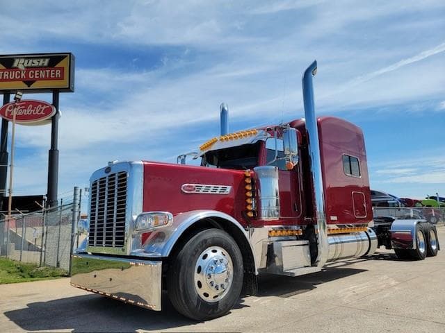 2022 Peterbilt 389 — photo 2