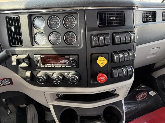 2026 Peterbilt 589 — photo 37