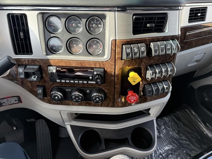 2026 Peterbilt 589 — photo 36