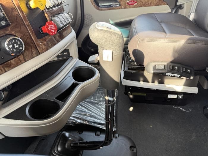2026 Peterbilt 589 — photo 40