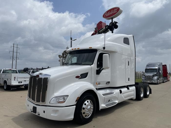 2022 Peterbilt 579 — photo 2