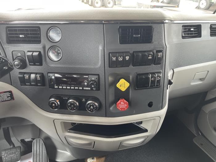 2022 Peterbilt 579 — photo 15