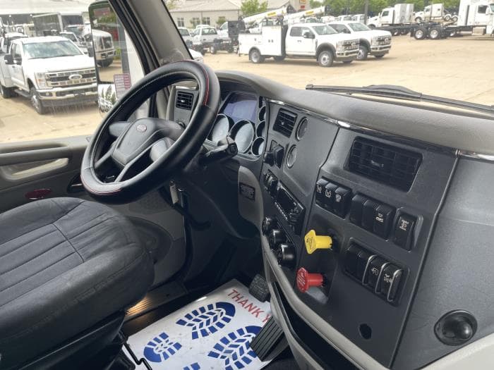 2022 Peterbilt 579 — photo 17