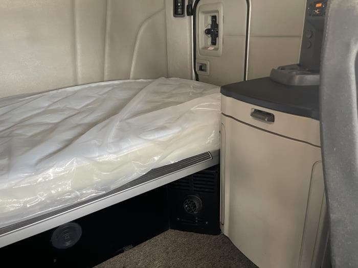 2022 Peterbilt 579 — photo 19