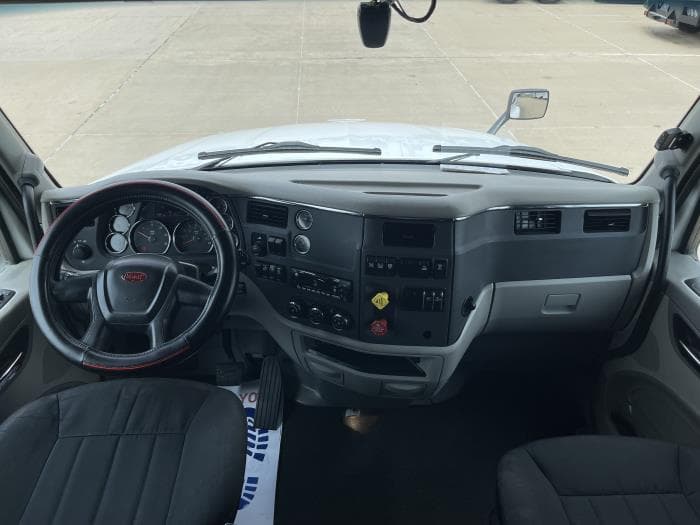 2022 Peterbilt 579 — photo 25