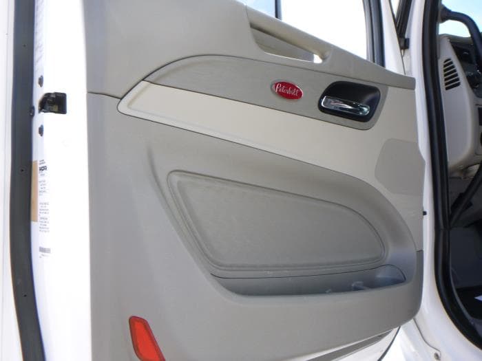 2021 Peterbilt 579 — photo 16